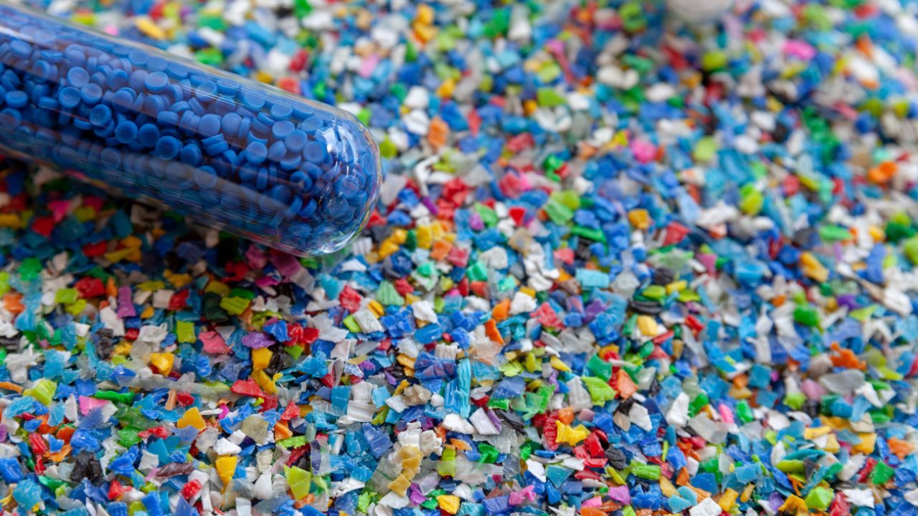 Przyszłość recyklingu: Sortownik optyczny kolorowego plastiku
