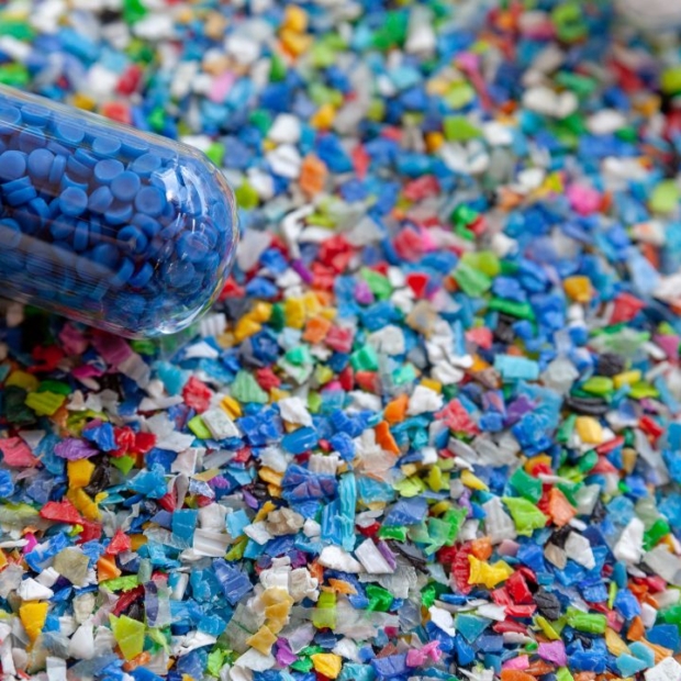 Przyszłość recyklingu: Sortownik optyczny kolorowego plastiku