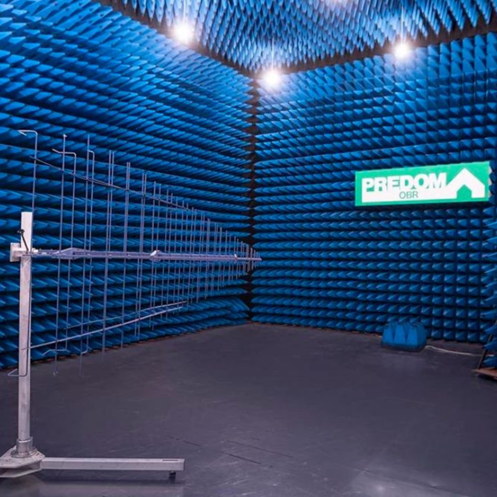 Kompatybilność elektromagnetyczna EMC i RED: Klucz do skutecznej komunikacji i bezpieczeństwa urządzeń