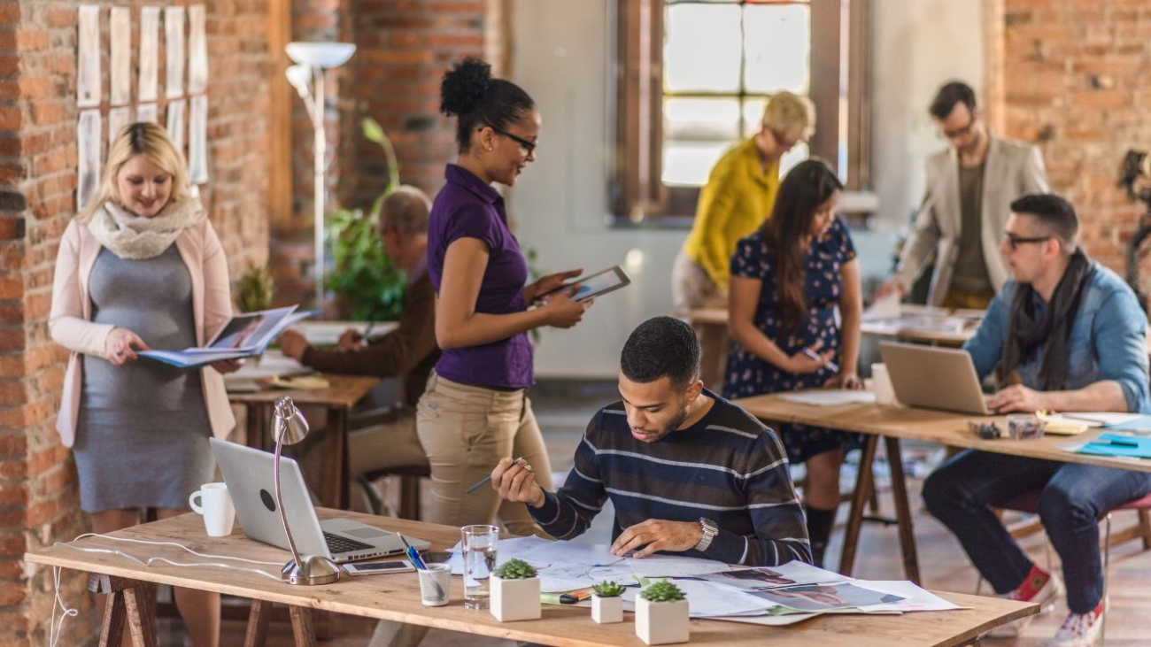 Rozwój biur coworkingowych we Wrocławiu: Jak zmieniają się potrzeby freelancerów i małych firm?