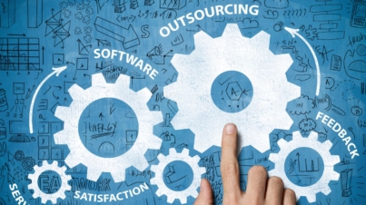 Jakie korzyści może przynieść outsourcing IT dla małych i średnich firm?