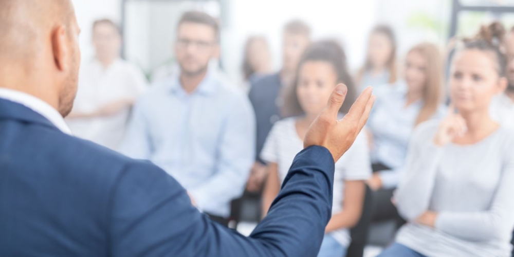 Trudne rozmowy z zespołem – jak CoachWise szkoli menedżerów z asertywności?