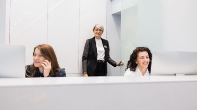 Znaczenie usługi recepcyjnej w biznesowym biurowcu: dlaczego obsługa gości, odbiór poczty i lokalizacja mają duże znaczenie