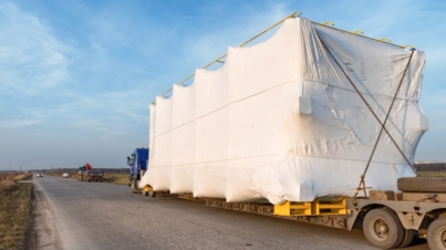 Transport ponadgabarytowy – wymagania, dokumenty i zabezpieczenie ładunku