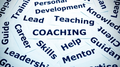 Czym różni się coaching od mentoringu? Wyjaśnienie w kontekście metodyki CoachWise™