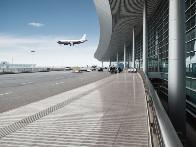 Fotowoltaika w infrastrukturze lotniczej — korzyści energetyczne i środowiskowe