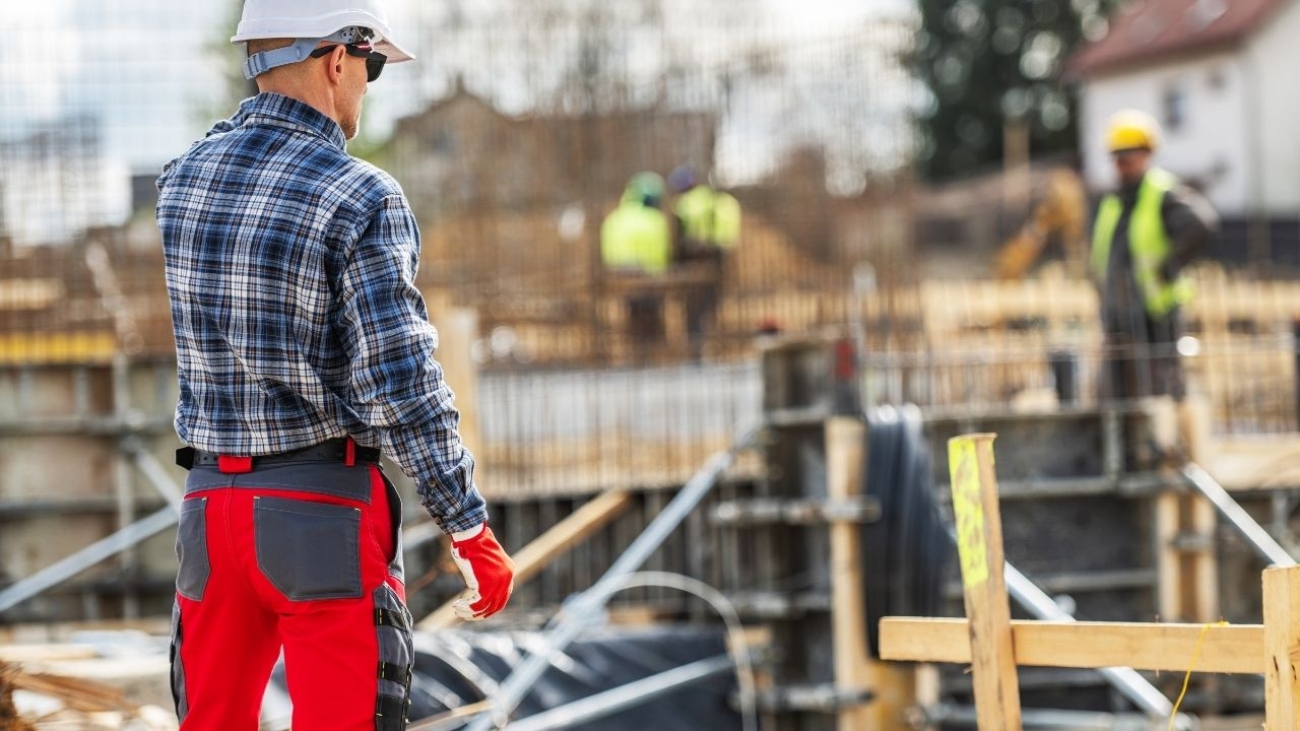 Ochrona budów i placów budowy — jakie ryzyka występują i jak je minimalizować?