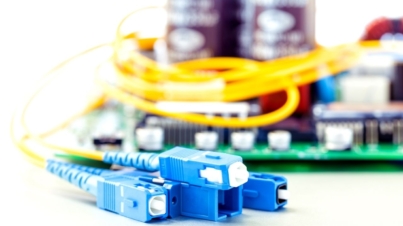 Zakończenia i złącza światłowodowe – jak dobrać, czym się różnią?