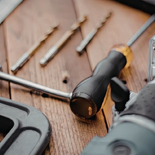 Jakie narzędzia są niezbędne w warsztacie