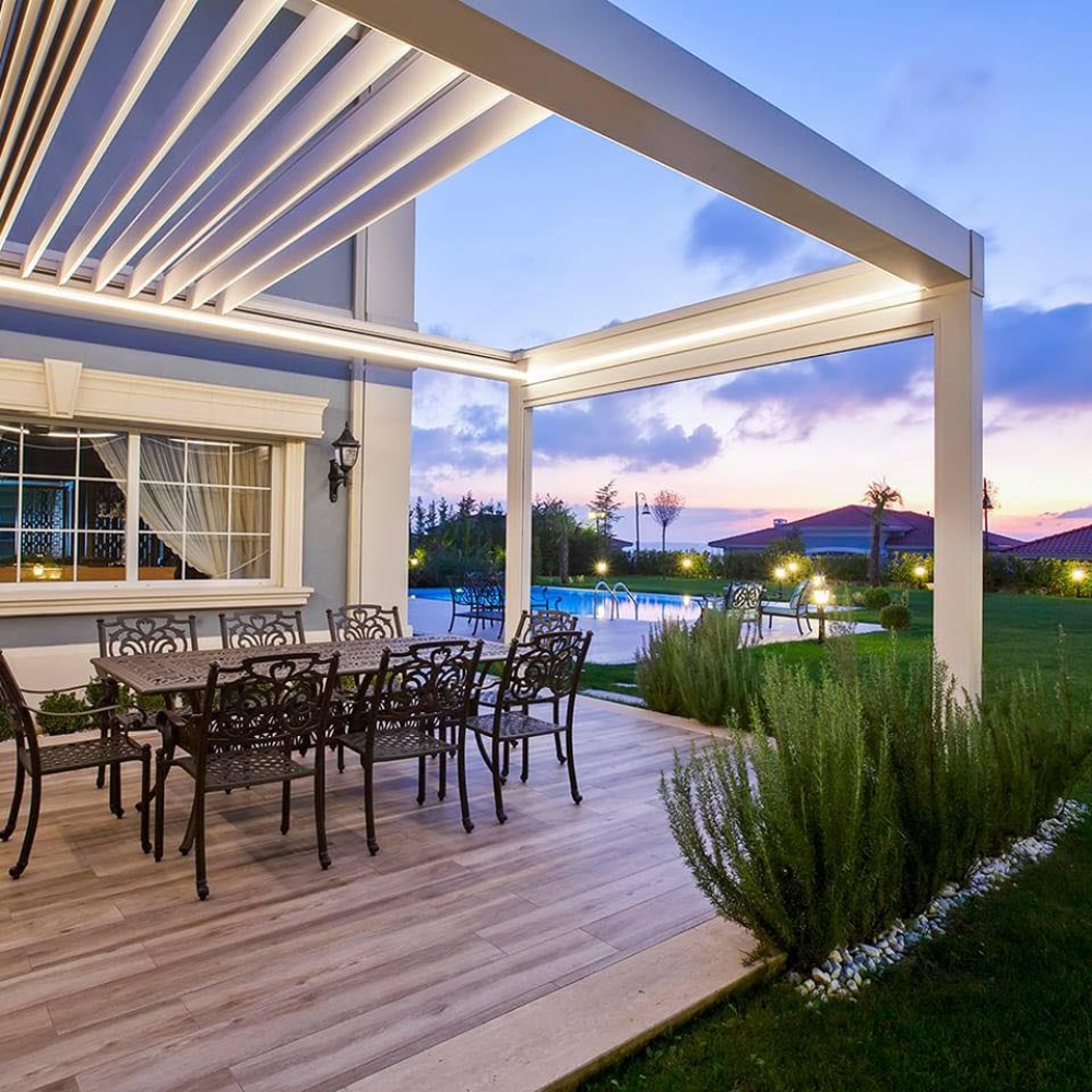 Pergola z rozsuwanym dachem – jak działa, ile kosztuje i czy warto?
