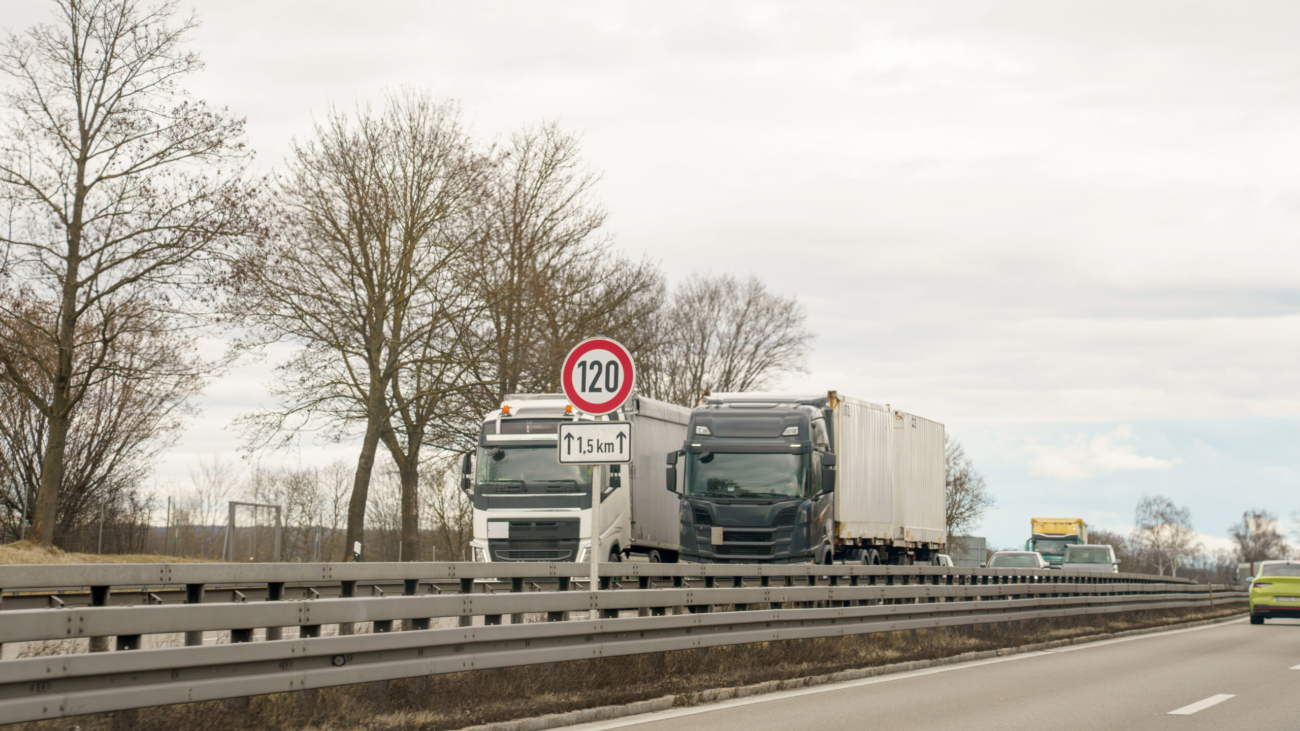 Spedycja drogowa: kluczowe informacje i wskazówki dla właścicieli firm transportowych